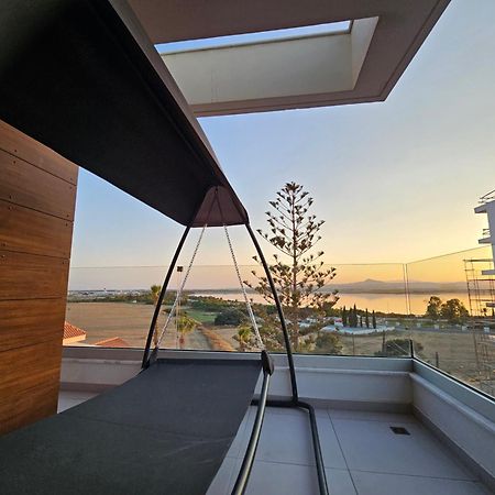 Majestic Sunset Salt Lake Views 300M From Beach Larnaca Exterior photo