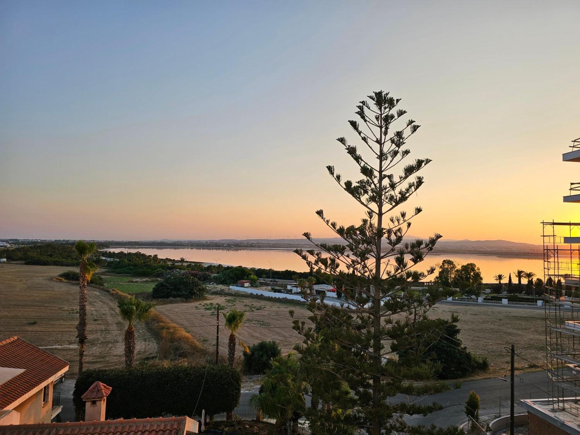 Majestic Sunset Salt Lake Views 300M From Beach Larnaca Exterior photo