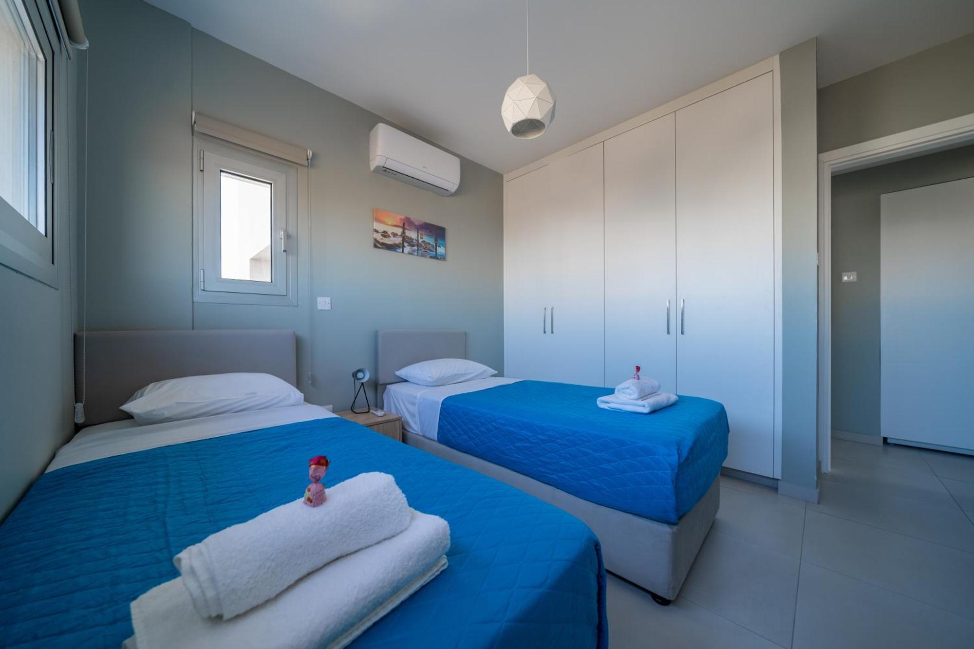 Majestic Sunset Salt Lake Views 300M From Beach Larnaca Exterior photo