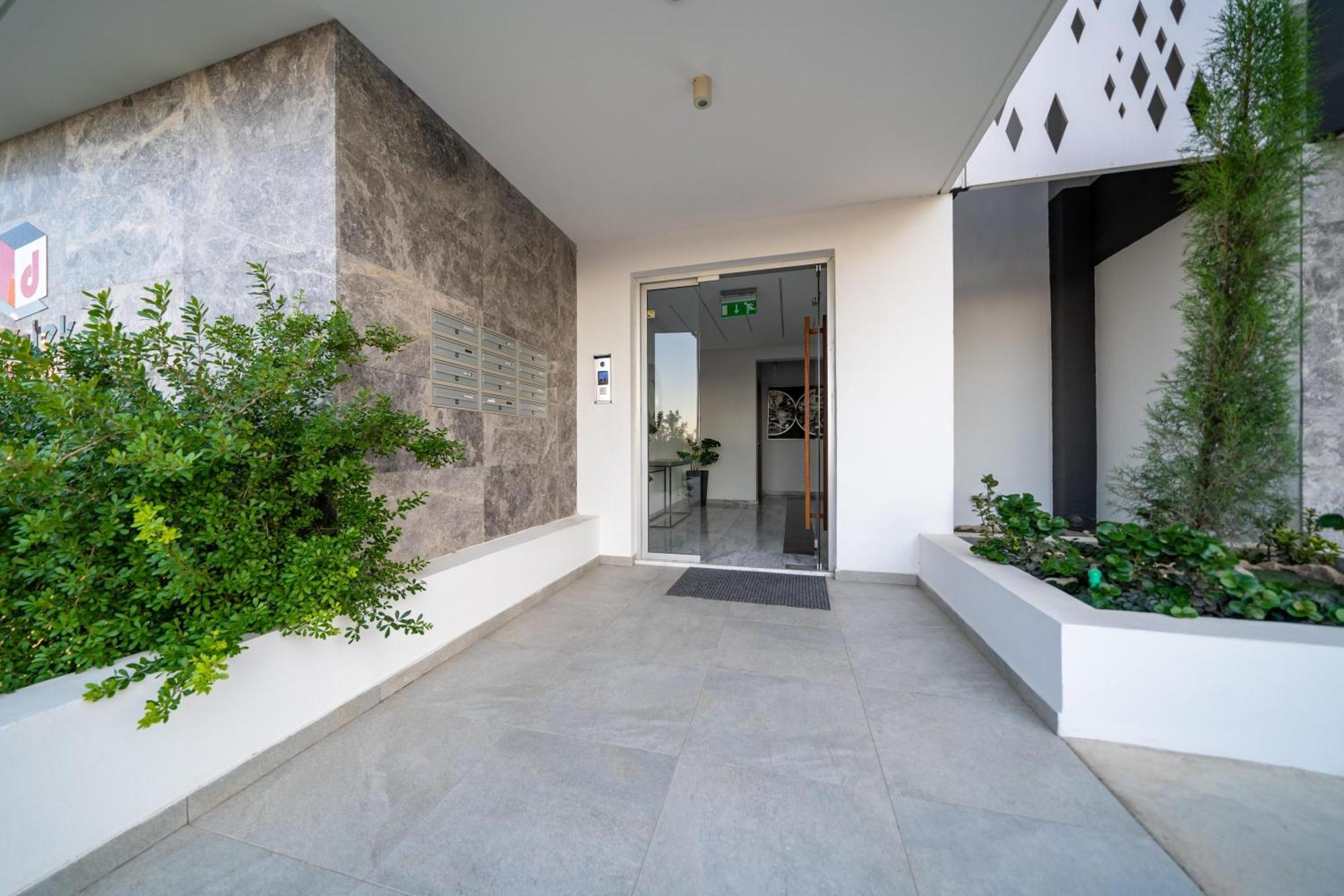 Majestic Sunset Salt Lake Views 300M From Beach Larnaca Exterior photo