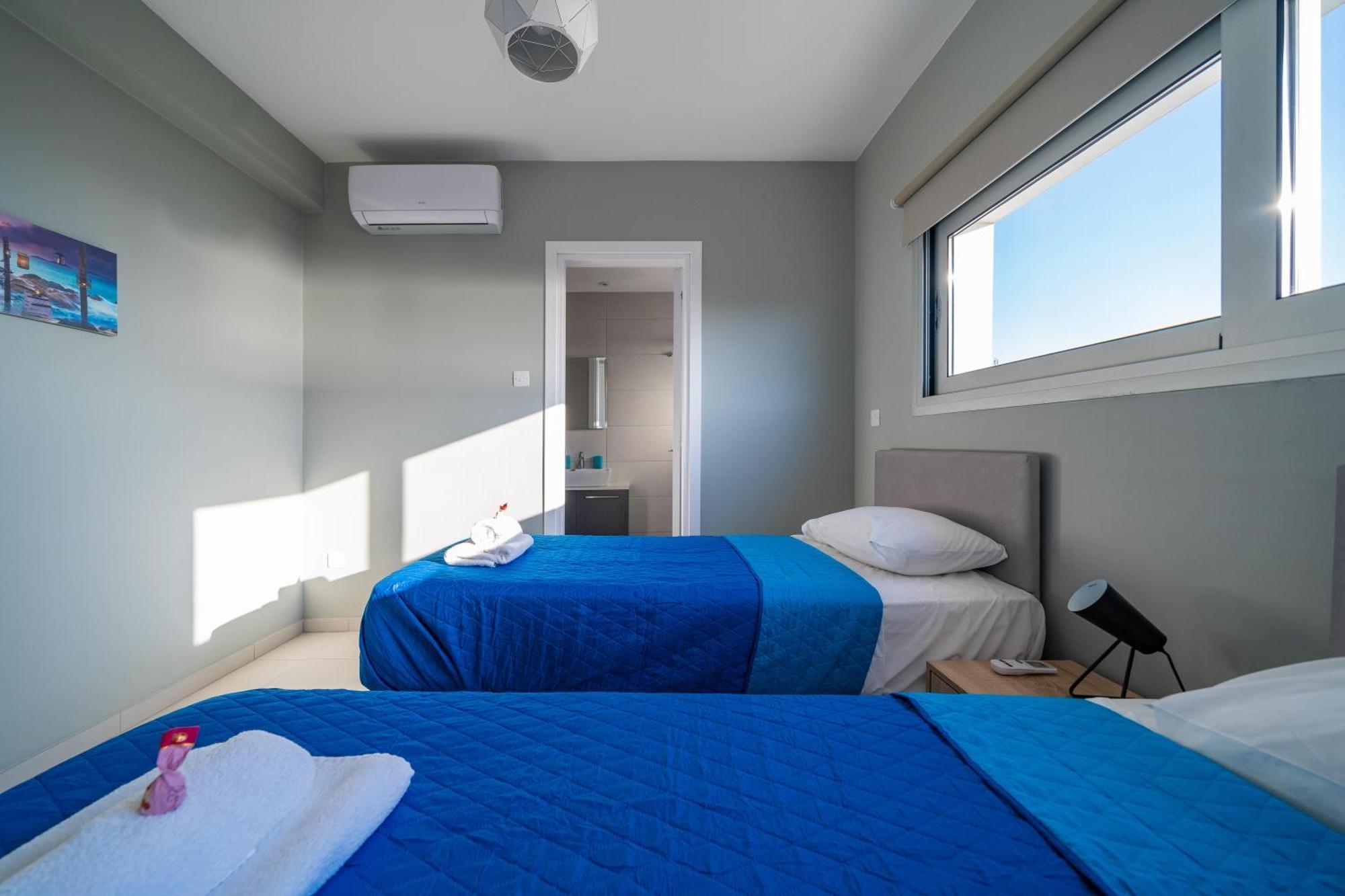 Majestic Sunset Salt Lake Views 300M From Beach Larnaca Exterior photo