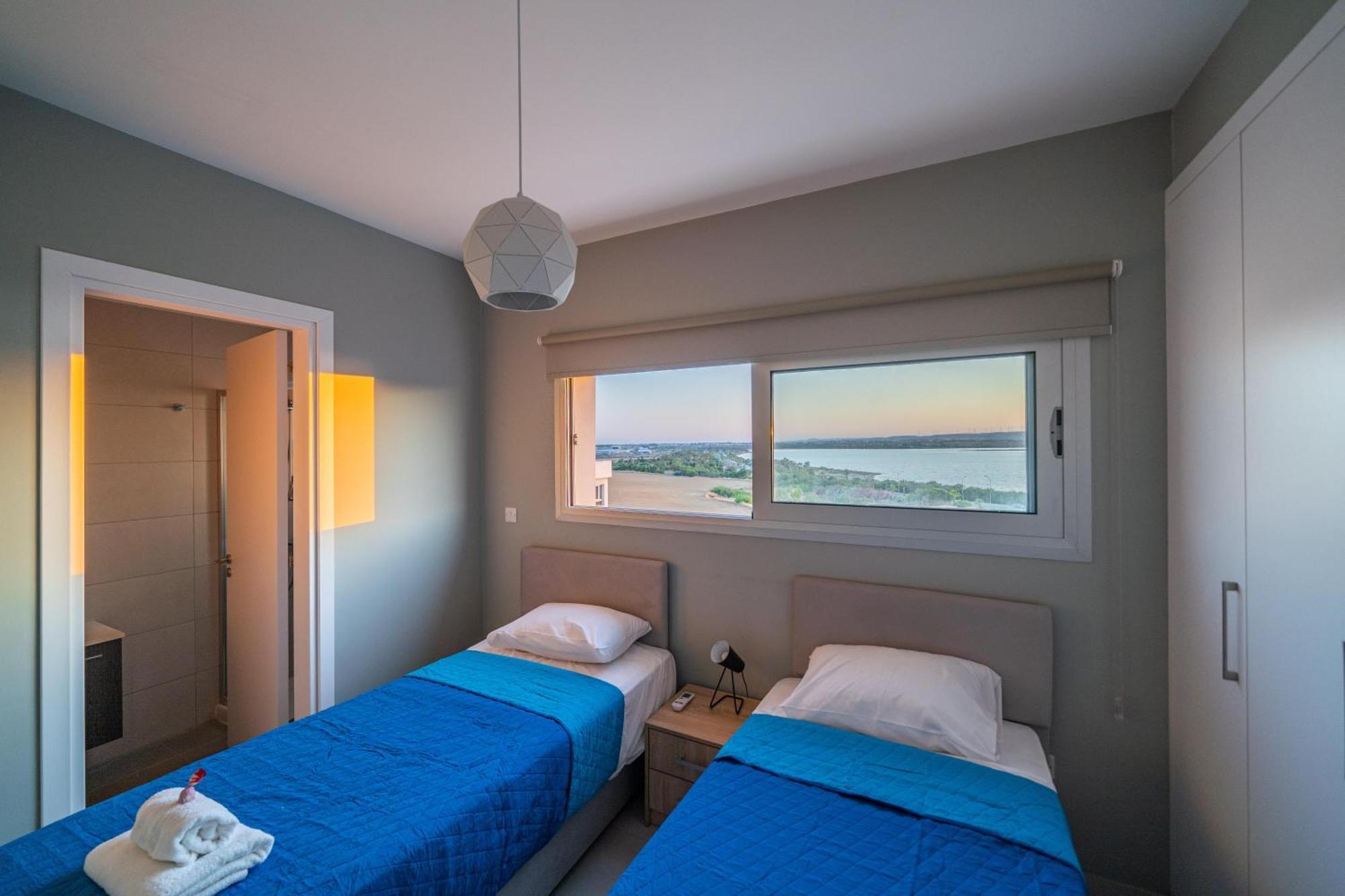 Majestic Sunset Salt Lake Views 300M From Beach Larnaca Exterior photo