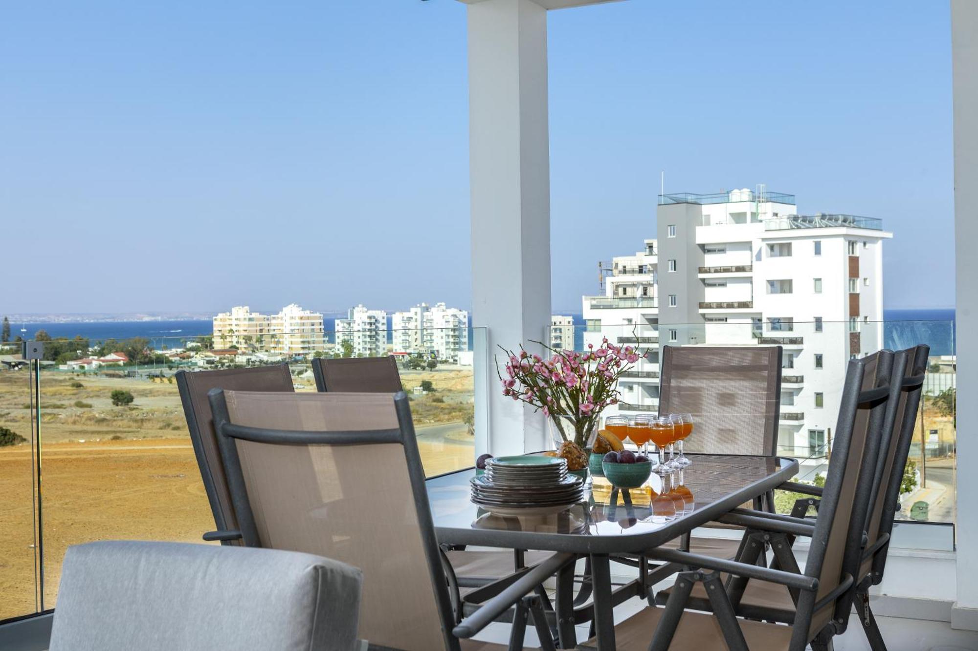 Majestic Sunset Salt Lake Views 300M From Beach Larnaca Exterior photo