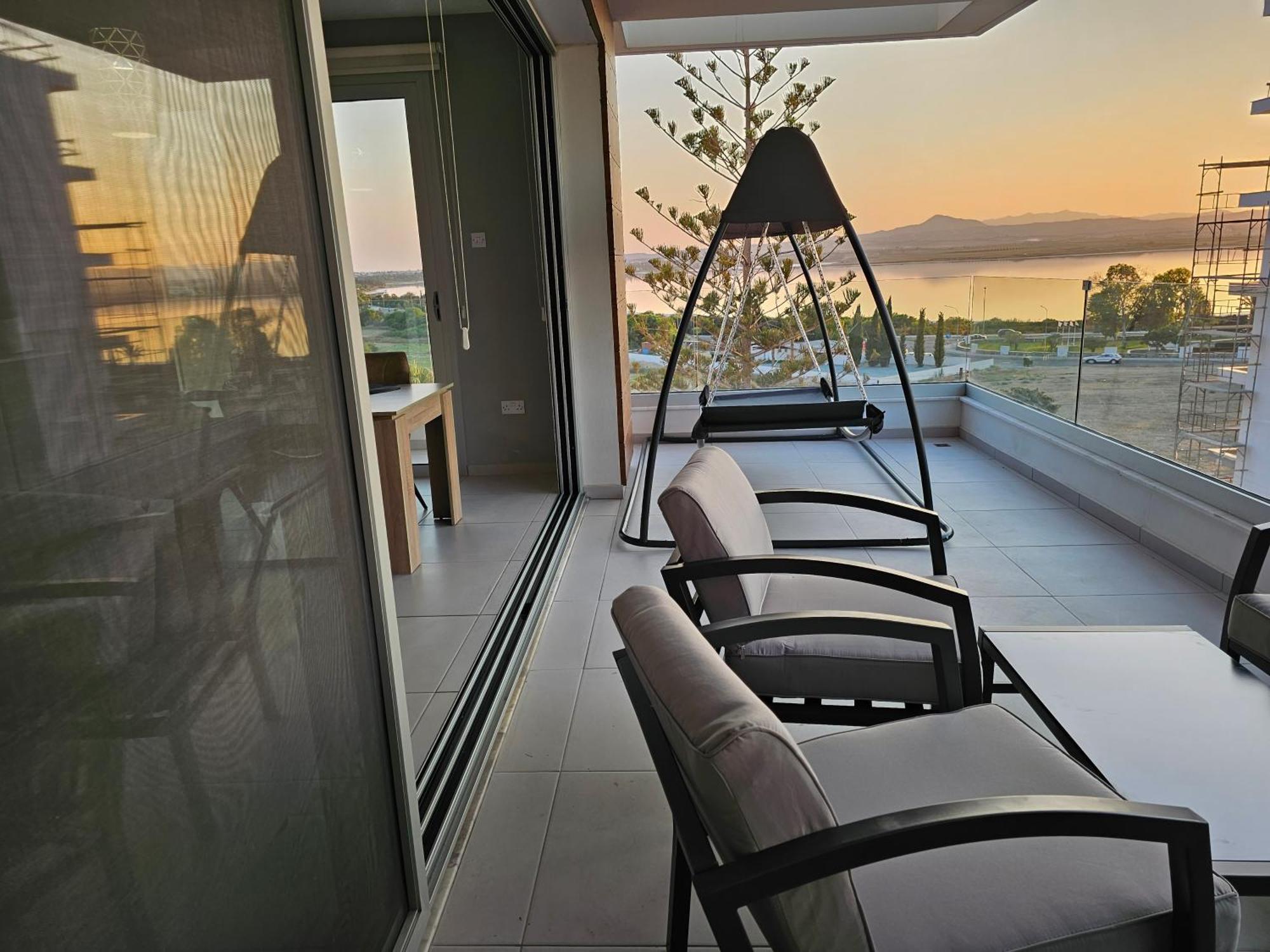 Majestic Sunset Salt Lake Views 300M From Beach Larnaca Exterior photo