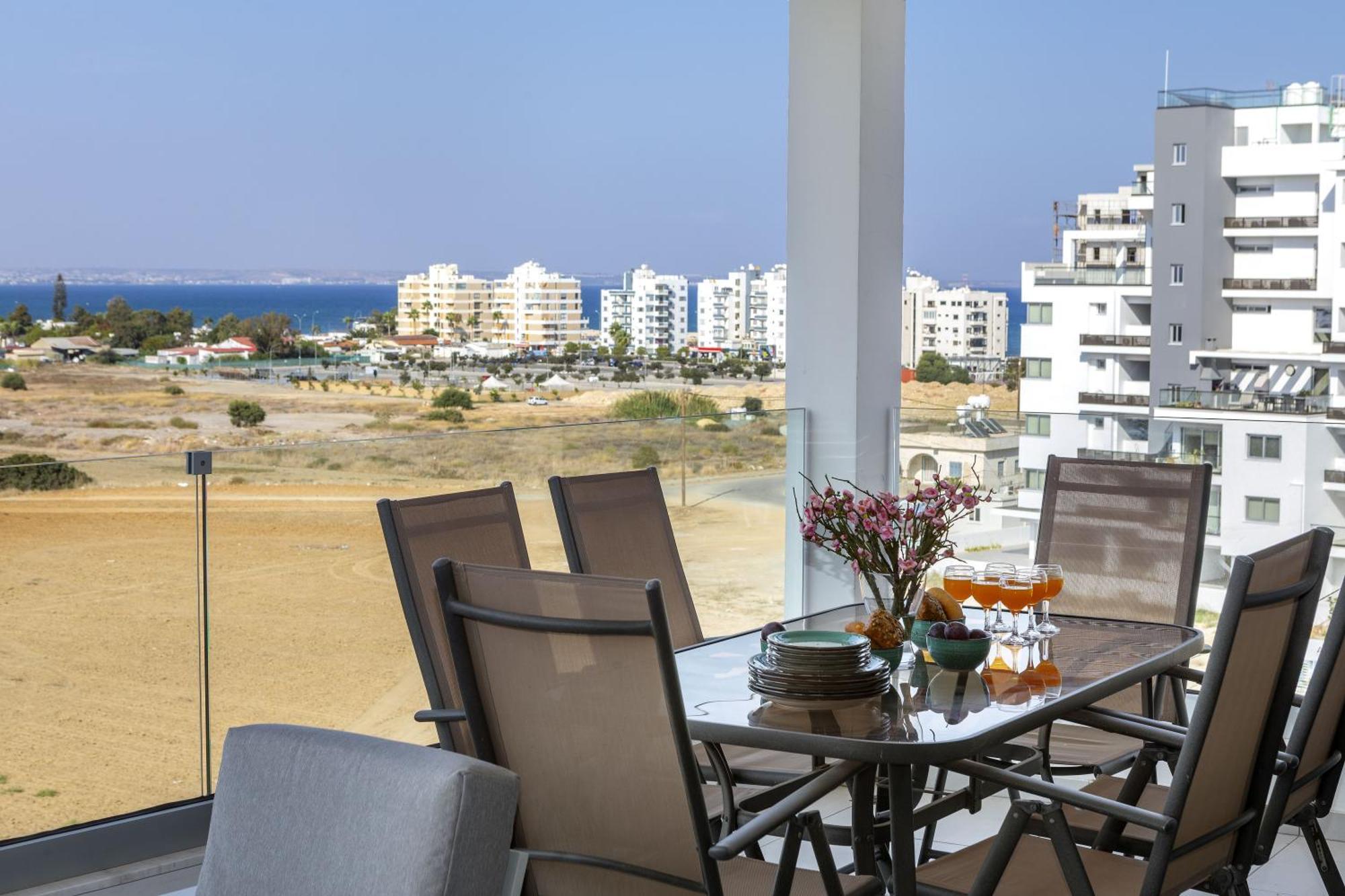 Majestic Sunset Salt Lake Views 300M From Beach Larnaca Exterior photo