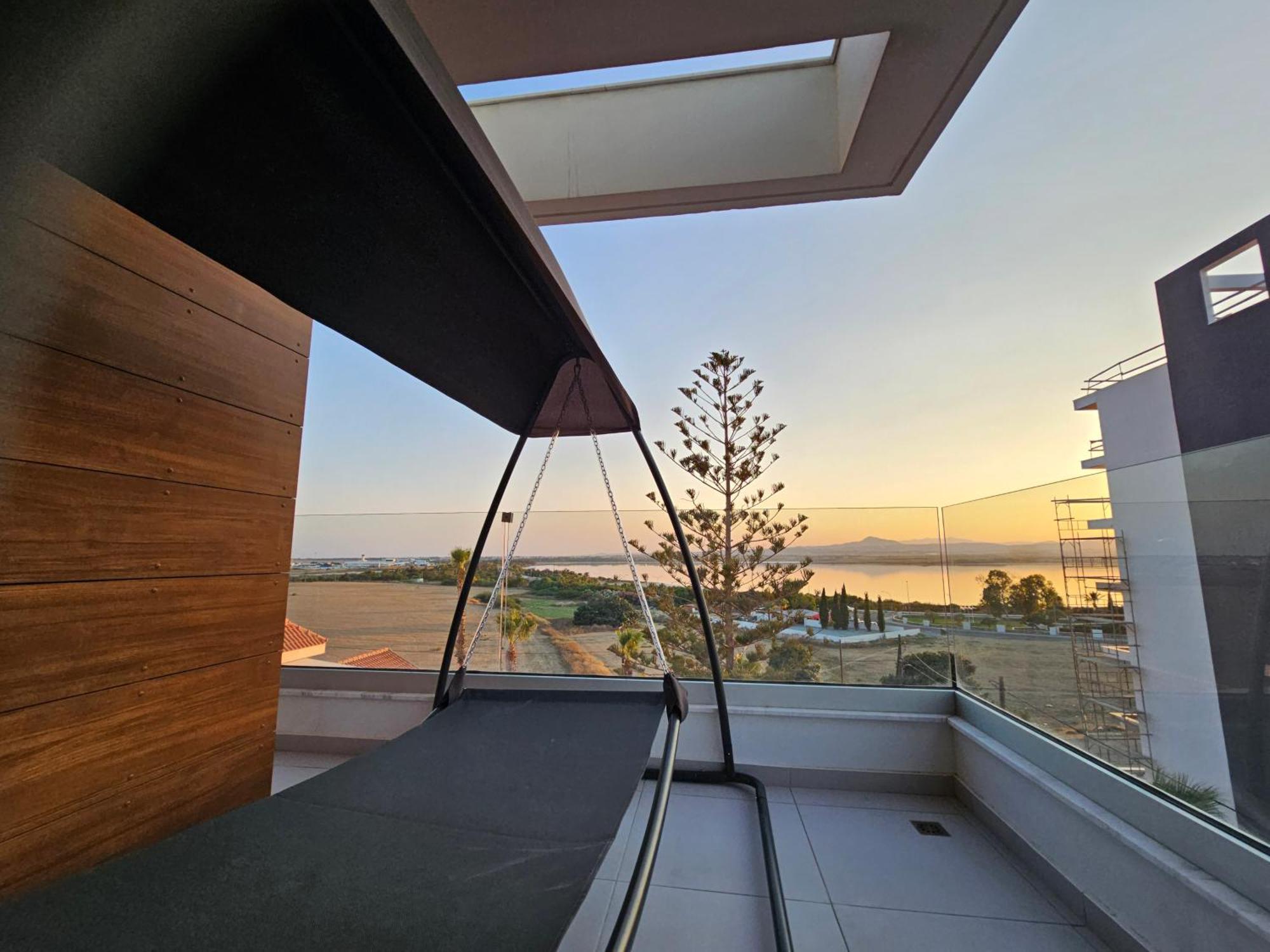 Majestic Sunset Salt Lake Views 300M From Beach Larnaca Exterior photo