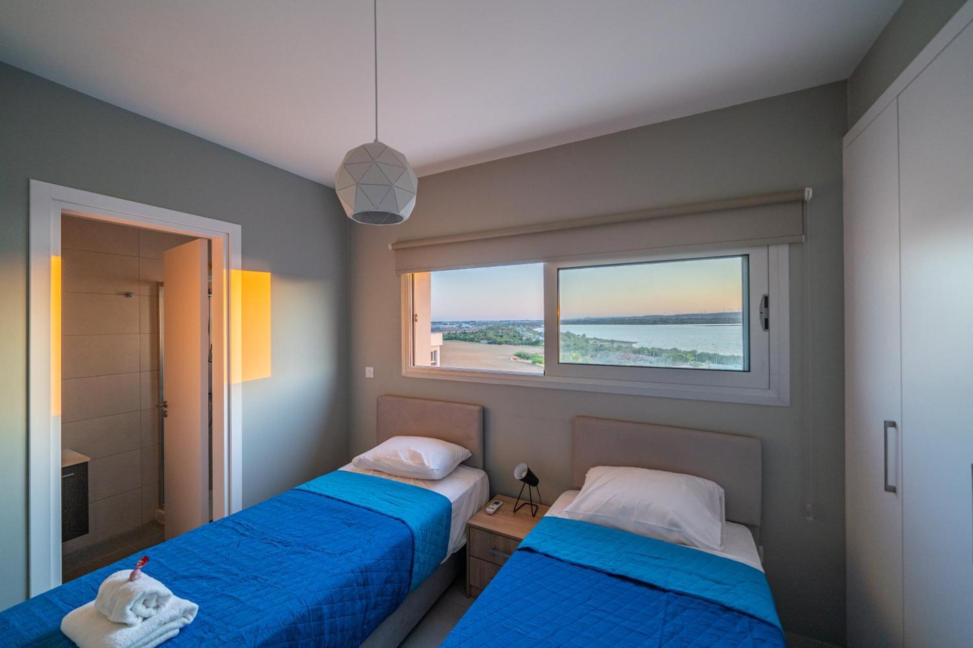 Majestic Sunset Salt Lake Views 300M From Beach Larnaca Exterior photo